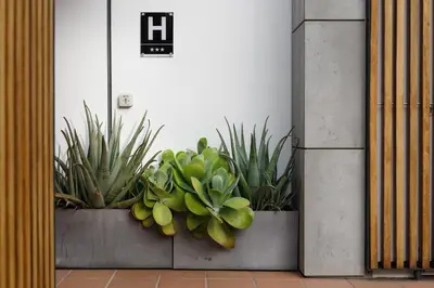 Certificado, premio, señal o documento que está expuesto en Hotel hcp