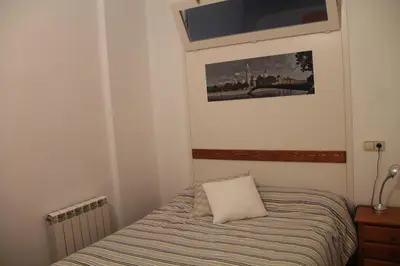 Cama o camas de una habitación en Girona Riverside