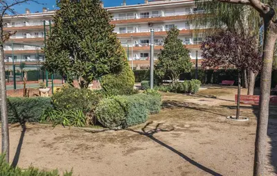 Jardín al aire libre en Nice Apartment In Blanes With Kitchen
