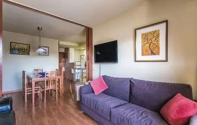 Una televisión o centro de entretenimiento en Nice Apartment In Blanes With Kitchen
