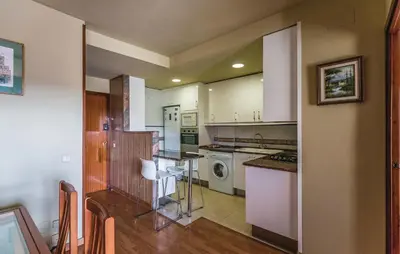 Una cocina o zona de cocina en Nice Apartment In Blanes With Kitchen