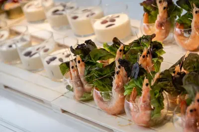 Comida en o cerca de este hotel