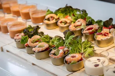 Comida en o cerca de este hotel