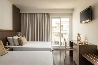 Cama o camas de una habitación en The Place Mariner by ALEGRIA Adults Only