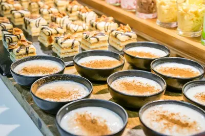 Comida en o cerca de este hotel