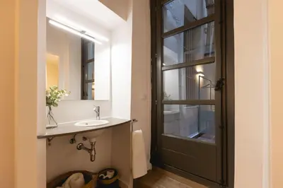 Un baño de Bravissimo Cort Reial Entresol A