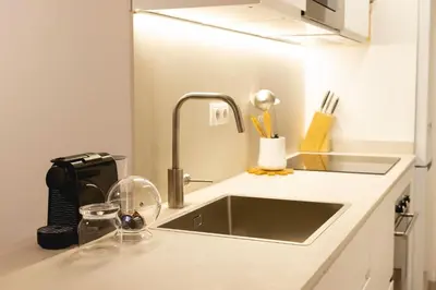 Una cocina o zona de cocina en Bravissimo Cort Reial Entresol A