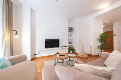 Una televisión o centro de entretenimiento en Bravissimo Sunset