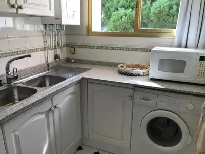 Una cocina o zona de cocina en Precioso apartamento en S'Agaró con fantásticas vistas al mar