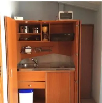 Una cocina o zona de cocina en Estudio cerca del mar con terraza