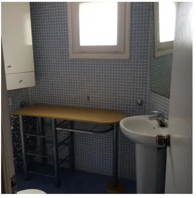 Un baño de Estudio cerca del mar con terraza