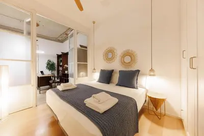 Cama o camas de una habitación en Bravissimo Plaça del Vi, Authentic Historic Apartment