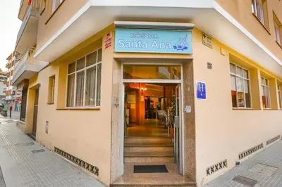 Fachada o entrada de Hostal Santa Ana