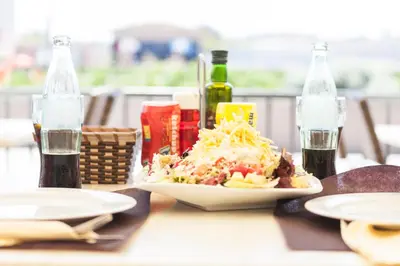 Comida en o cerca de este camping