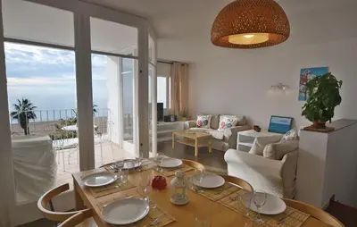Zona de estar de Duplex en frente de la playa al lado de Barcelona