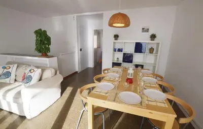 Zona de estar de Duplex en frente de la playa al lado de Barcelona