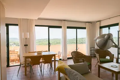 Zona de estar de 2 bedroom apartment in Begur center. Sea views terrace and pool Ref:H09