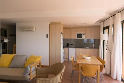 Una cocina o zona de cocina en 2 bedroom apartment in Begur center. Sea views terrace and pool Ref:H09