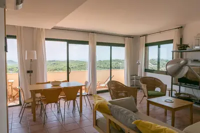 Zona de estar de 2 bedroom apartment in Begur center. Sea views terrace and pool Ref:H09