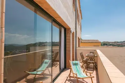 Un balcón o terraza de 2 bedroom apartment in Begur center. Sea views terrace and pool Ref:H09