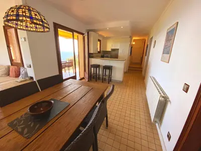 Una cocina o zona de cocina en Spectacular Mediterranean view!