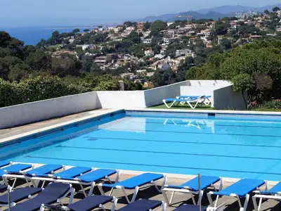 Piscina en o cerca de H32