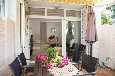Zona de estar de Casa 11 - Parc Sant Ramon, descanso y armonía