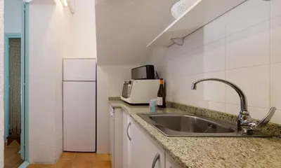 Una cocina o zona de cocina en Lets Holidays COZY HOUSE in the CENTER of TOWN