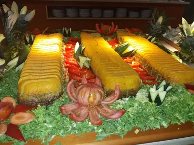 Comida en o cerca de este hotel