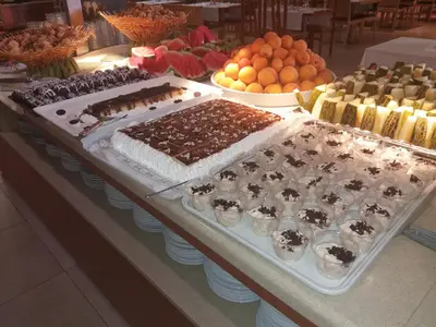 Comida en o cerca de este hotel