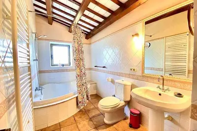 Un baño de Mas dels Avis 