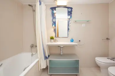 Un baño de Lets Holidays Excellent apartment next beach 6