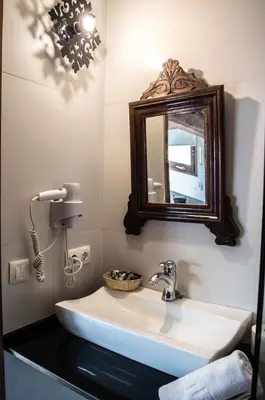 Un baño de L'ARGOLLA HOTEL-Pizzeria