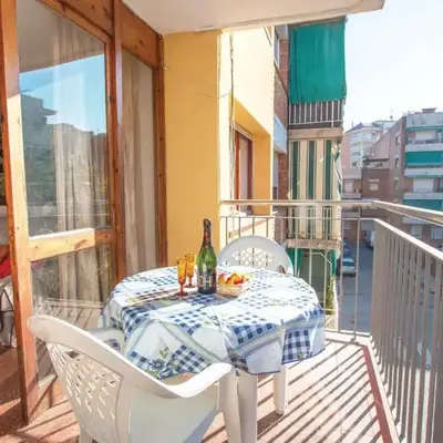Stunning Apartment In Pineda De Mar