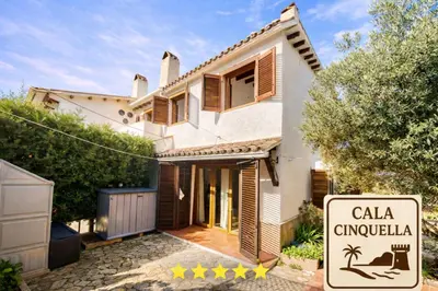 Certificado, premio, señal o documento que está expuesto en Villa Cinquella