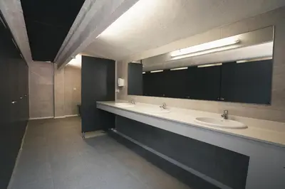Un baño de HolaCamp Palamós