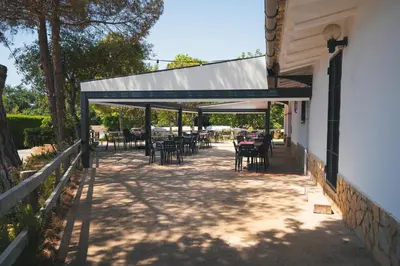 Un restaurante o sitio para comer en HolaCamp Palamós