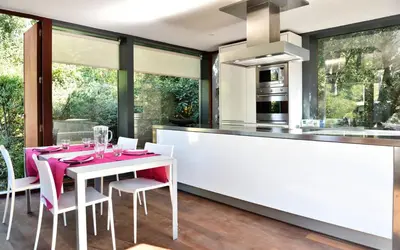 Una cocina o zona de cocina en Villa Begur Hideaway con piscina privada