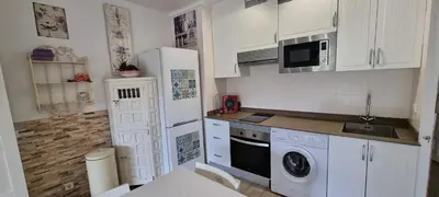 Una cocina o zona de cocina en VIDABRAVA Sagaro garden, Jardin privado, piscina, 150 m playa