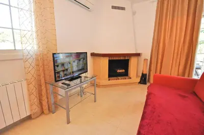 Una televisión o centro de entretenimiento en Villa Genova