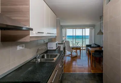 Una cocina o zona de cocina en HomeHolidaysRentals Etoile