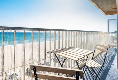 Un balcón o terraza de HomeHolidaysRentals Etoile