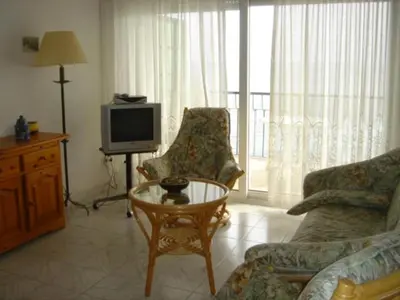 Una televisión o centro de entretenimiento en Embajador 9 21