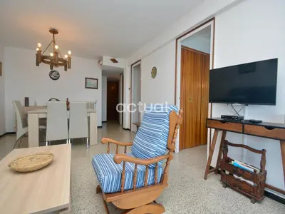 Una televisión o centro de entretenimiento en Europalace 84