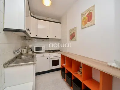 Una cocina o zona de cocina en Politur F-1