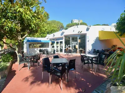 Un restaurante o sitio para comer en Politur F-42