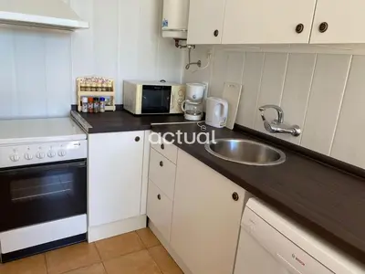 Una cocina o zona de cocina en Politur J-30