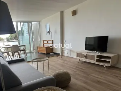 Una televisión o centro de entretenimiento en Politur K-19