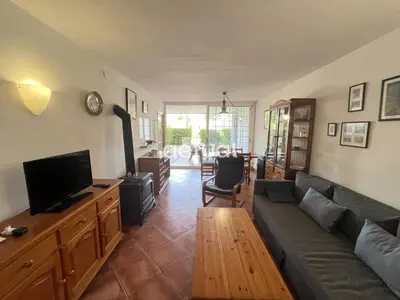 Una televisión o centro de entretenimiento en Politur K-5