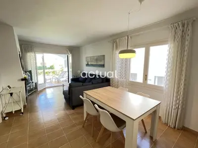 Una televisión o centro de entretenimiento en Residencial S´Agaro Bajos Dcha